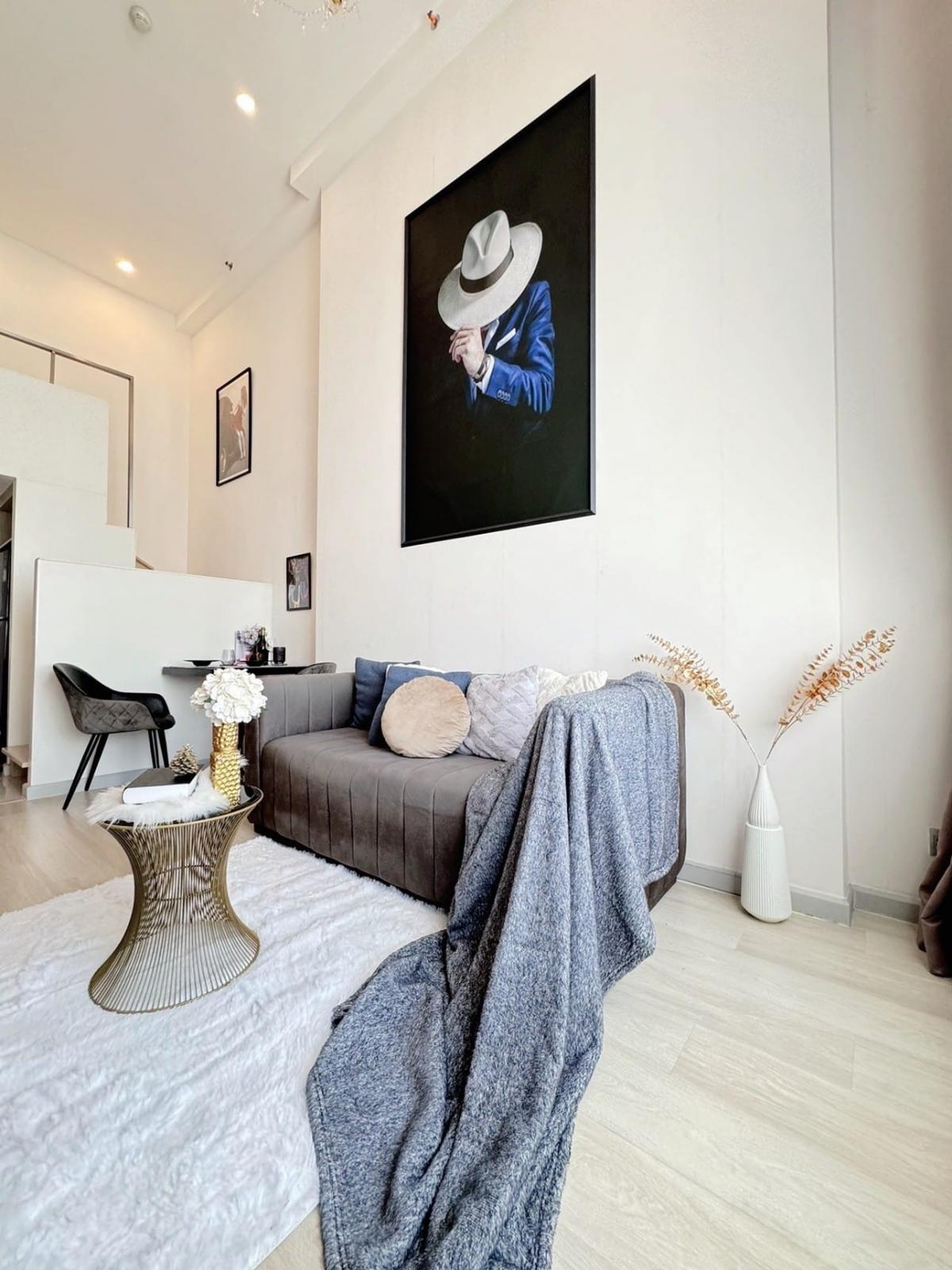 For SaleCondoSathorn, Narathiwat : Luxury condo in the heart of Sathorn, 2 bedrooms, near Chong Nonsi BTS. Price only 6.5 million with complete facilities!