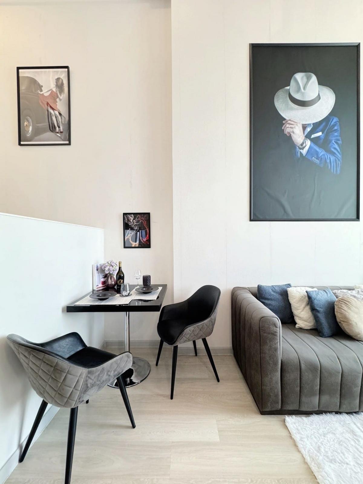 For SaleCondoSathorn, Narathiwat : Luxury condo in the heart of Sathorn, 2 bedrooms, near Chong Nonsi BTS. Price only 6.5 million with complete facilities!