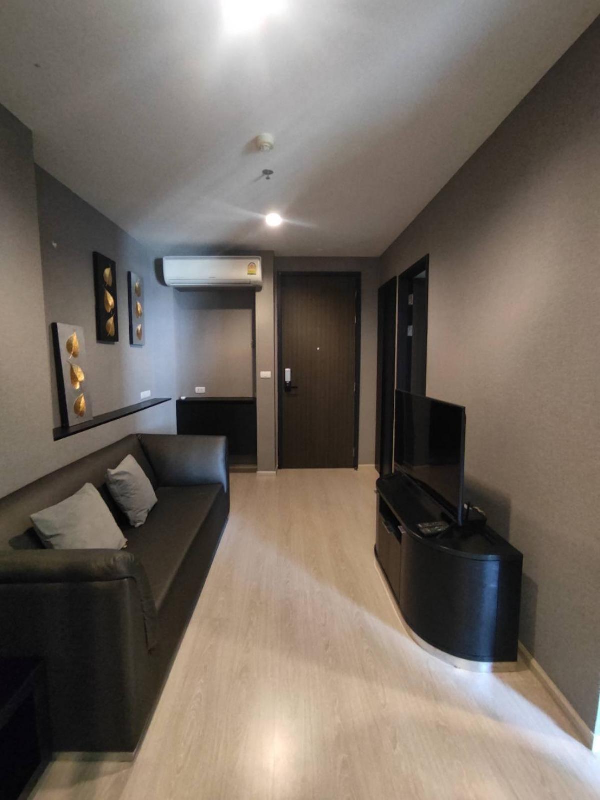 For RentCondoOnnut, Udomsuk : Rent a condo at RHYTHM Sukhumvit 44/1 near BTS Phra Khanong1 bedroom, 45 sq.m. for only 25,000 THB/month with a beautiful view of the infinity pool!