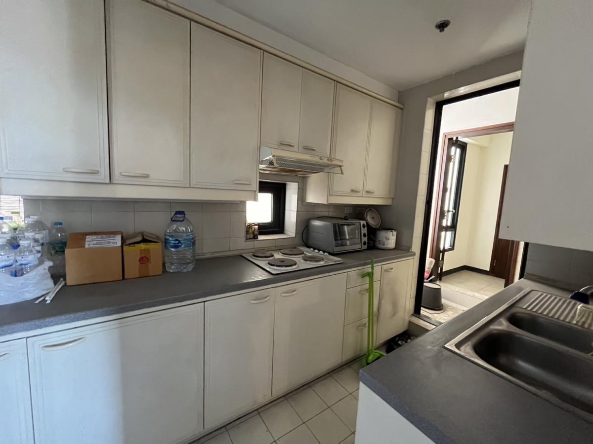 For RentCondoSathorn, Narathiwat : Stunning room! 3 bedrooms, 3 bathrooms, size 137 sq.m., in the heart of Sathorn for only 65,000 THB/month.Connected to BTS/MRT Sala Daeng – with complete facilities!