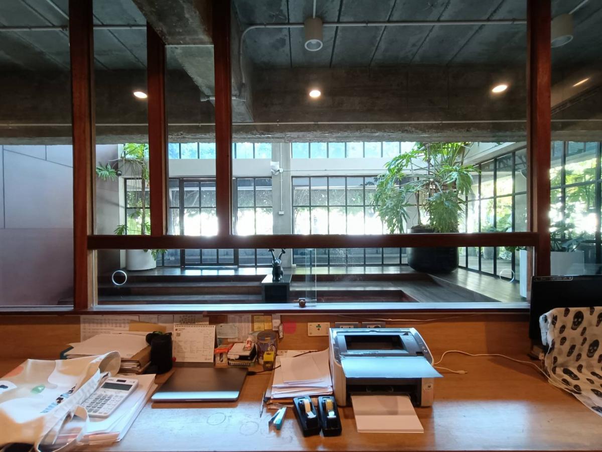 For SaleOfficeRamkhamhaeng, Hua Mak : The ultimate in luxury, 9 bedroom Home Office in the heart of Ramkhamhaeng. For sale 49 million, house and land 1,200 sq m. Spacious area, ready to invest immediately.