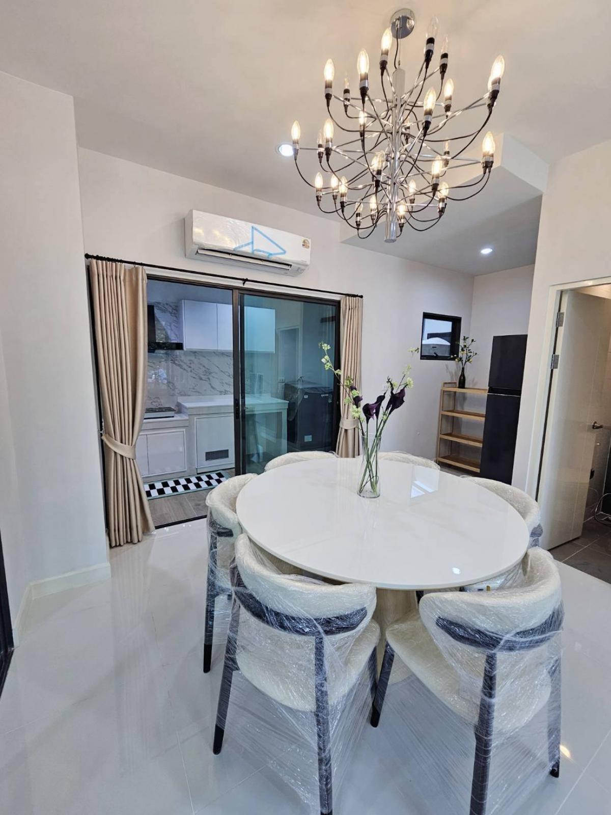 For RentTownhomeMin Buri, Romklao : Single house, 3 bedrooms, with a spacious area of 152 sq m. Rent only 55,000 baht/month, near Rama 9-Krungthep Kreetha!
