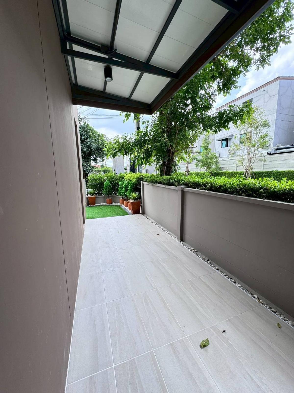 For RentTownhomeMin Buri, Romklao : Single house, 3 bedrooms, with a spacious area of 152 sq m. Rent only 55,000 baht/month, near Rama 9-Krungthep Kreetha!