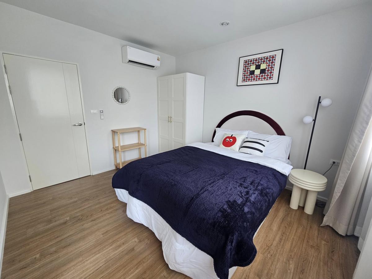 For RentTownhomeMin Buri, Romklao : Single house, 3 bedrooms, near Ramkhamhaeng, free large space. Ready to rent or buy today. Quality life in a prime location Krungthep Kreetha area, starting at 45,000 baht/month