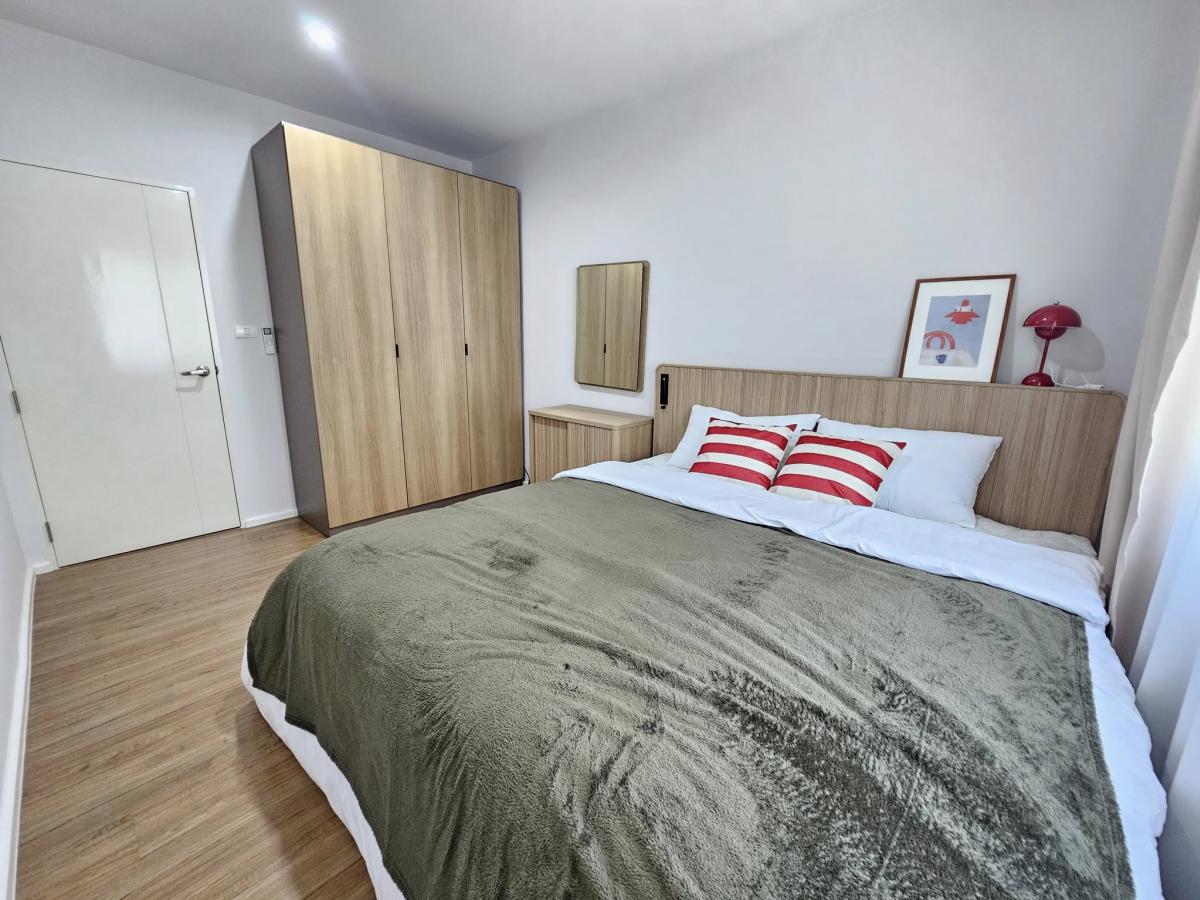 For RentTownhomeMin Buri, Romklao : Single house, 3 bedrooms, near Ramkhamhaeng, free large space. Ready to rent or buy today. Quality life in a prime location Krungthep Kreetha area, starting at 45,000 baht/month