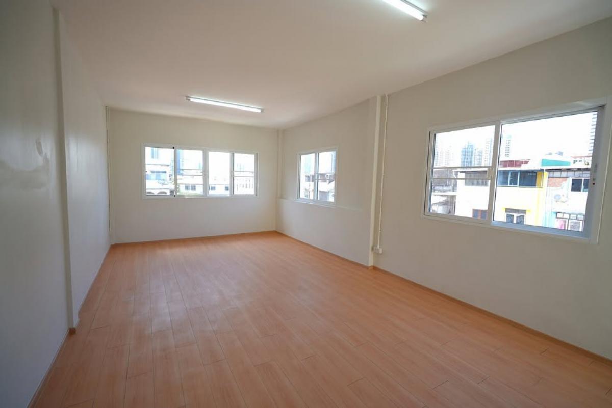 ขายอาคารพาณิชย์สาทร นราธิวาส : 28/02/2026, รีโนเวทใหม่ ใจกลางเจริญรัถ 4.5 ล้าน พร้อมอยู่ ใกล้ BTS วงเวียนใหญ่ เพียง 700 ม. เดินทางสะดวกสุด ๆ