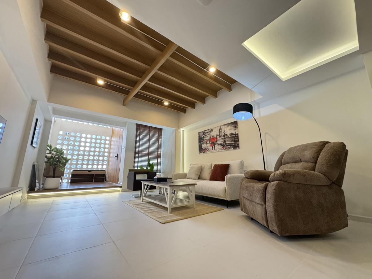 ขายทาวน์โฮมอ่อนนุช อุดมสุข : 28/02/2026, บ้านเดี่ยว 2 ห้องนอน 170 ตรม. ใจกลางอโศก-ทองหล่อ เพียง 9.5 ล้าน ลงทุนหรืออยู่อาศัย สะดวกทุกการเดินทาง ตอบโจทย์ชีวิตคนเมือง