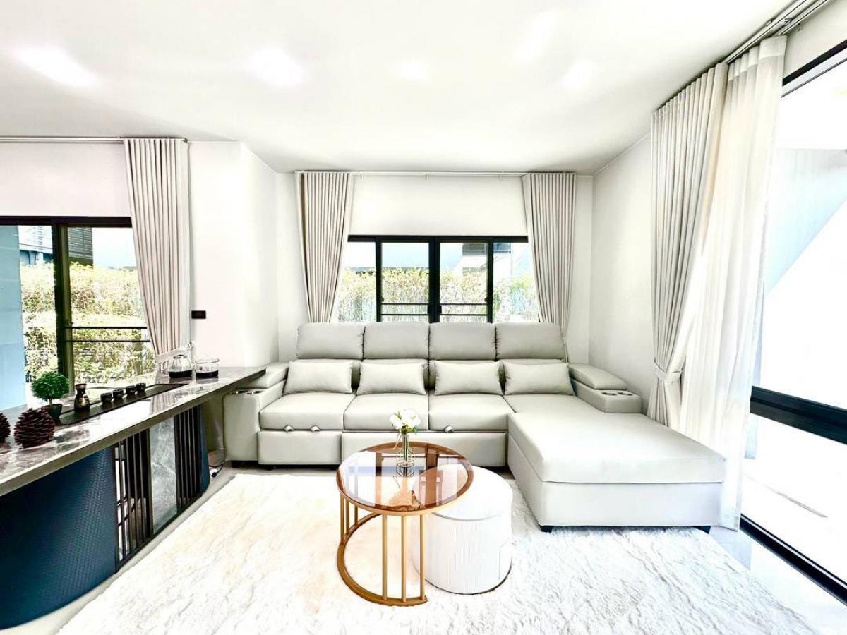 For RentHousePattanakan, Srinakarin : For rent, luxury house, 5 bedrooms, fully furnished, Krungthep Kreetha 2 Wide area 300 sq m, near international schools, starting at 150,000 baht/month.