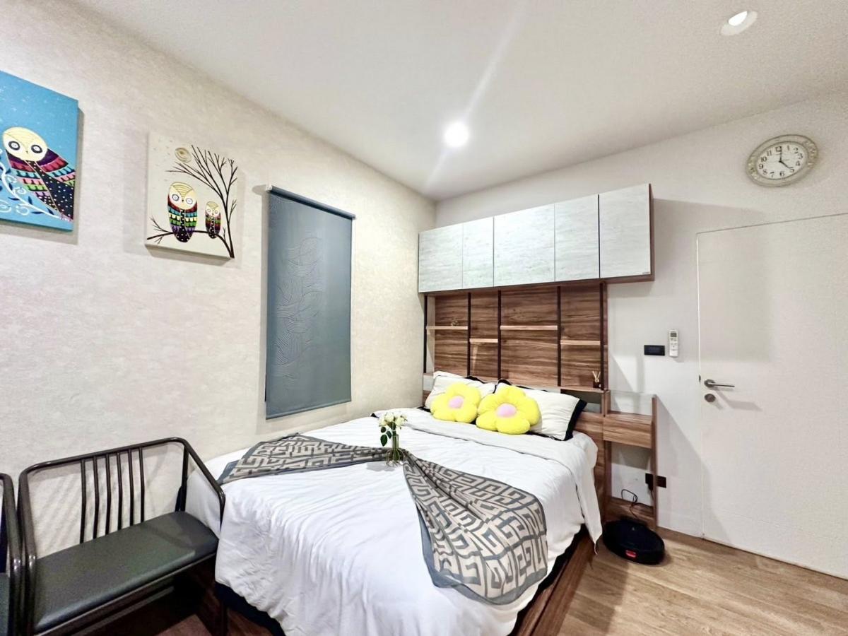 For RentHousePattanakan, Srinakarin : For rent, luxury house, 5 bedrooms, fully furnished, Krungthep Kreetha 2 Wide area 300 sq m, near international schools, starting at 150,000 baht/month.