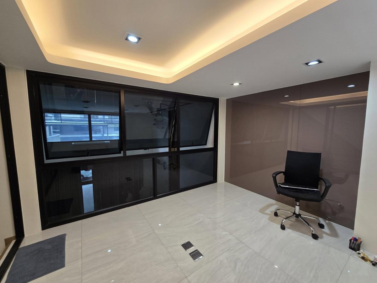 For RentOfficeKaset Nawamin,Ladplakao : Single house, 3 bedrooms, 3 bathrooms, District Ekkamai-Ramintra Rent 55,000 baht with usable area 172 sq m. near Lat Phrao intersection!