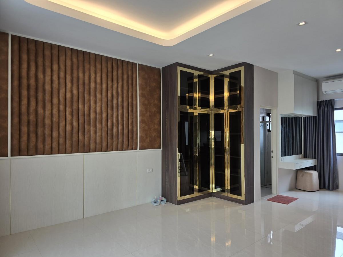 For RentOfficeKaset Nawamin,Ladplakao : Single house, 3 bedrooms, 3 bathrooms, District Ekkamai-Ramintra Rent 55,000 baht with usable area 172 sq m. near Lat Phrao intersection!