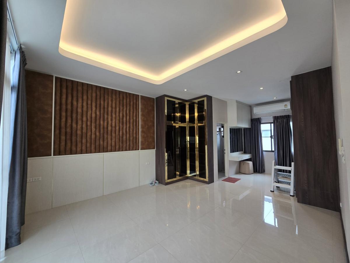 For RentOfficeKaset Nawamin,Ladplakao : Single house, 3 bedrooms, 3 bathrooms, District Ekkamai-Ramintra Rent 55,000 baht with usable area 172 sq m. near Lat Phrao intersection!