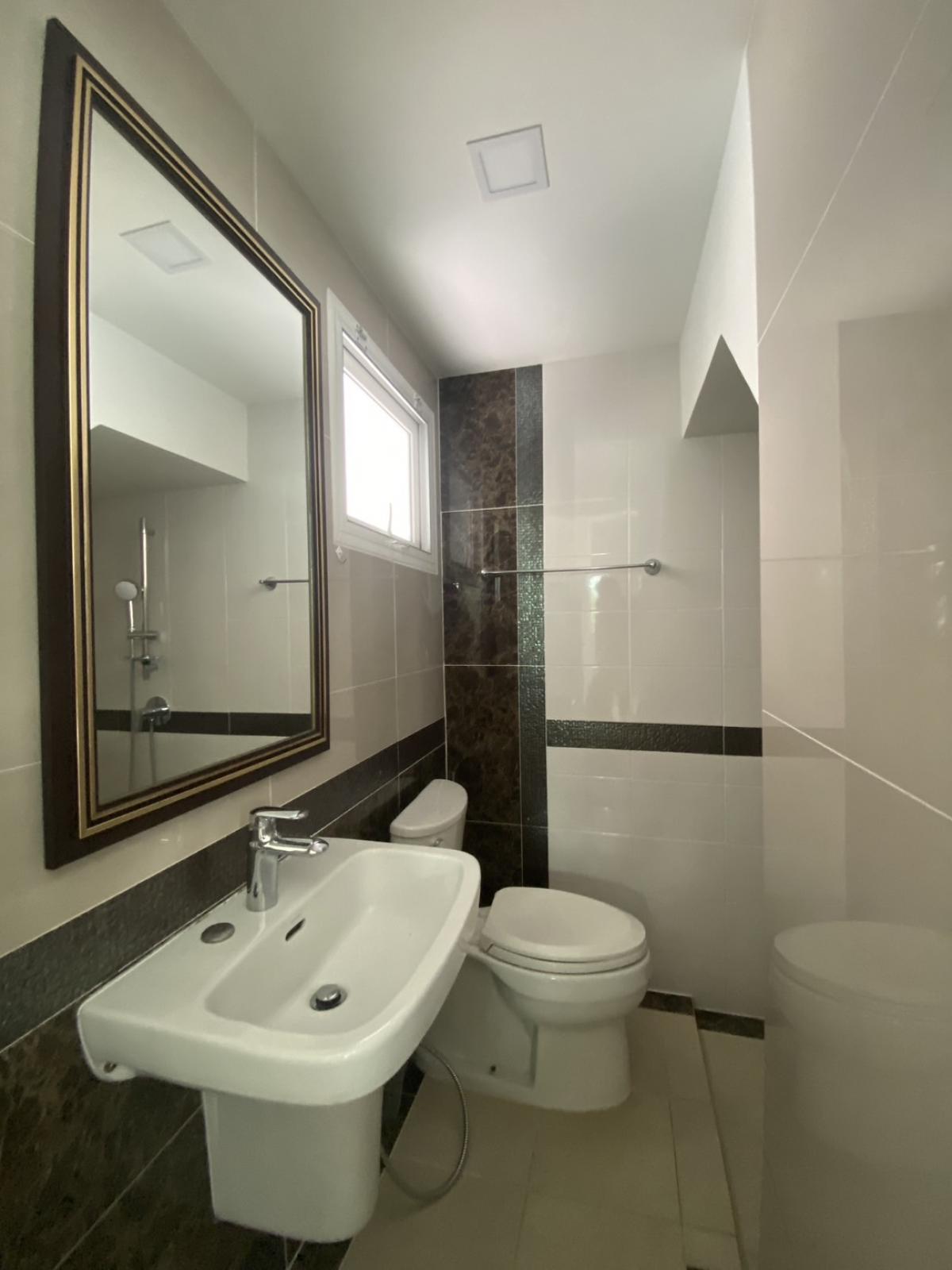 ให้เช่าทาวน์โฮมลาดพร้าว เซ็นทรัลลาดพร้าว : 28/02/2026, บ้านเดี่ยว 3 ห้องนอน สุขสบาย ใจกลางรัชดา เพดานสูงโปร่ง พร้อมฟิตเนสส่วนตัว เดอะ เอทท์ จตุจักร-รัชดา 27.5 ตรว. ระบบอัตโนมัติ รั้วรอบสูง ปลอดภัยทุกวัน