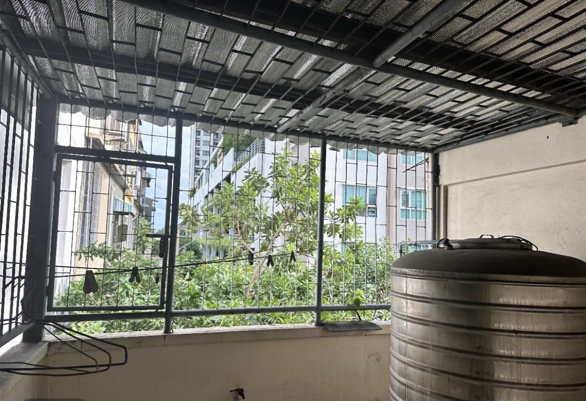 ขายอาคารพาณิชย์สุขุมวิท อโศก ทองหล่อ : 28/02/2026, ตึกแถว 3 ชั้น กล้วยน้ำไท บนทำเลพระราม 4 เหมาะค้าขาย โฮมออฟฟิศ ราคา 12.5 ล้าน ต่อรองได้ ใกล้ BTS เอกมัยและทางด่วน