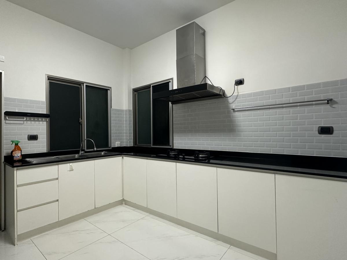 For RentHouseLadkrabang, Suwannaphum Airport : Luxury house, 4 bedrooms, with a spacious area of 246 sq m, Sukhumvit 77 area. Rent or buy near BTS On Nut, starting at only 165,000 baht/month.