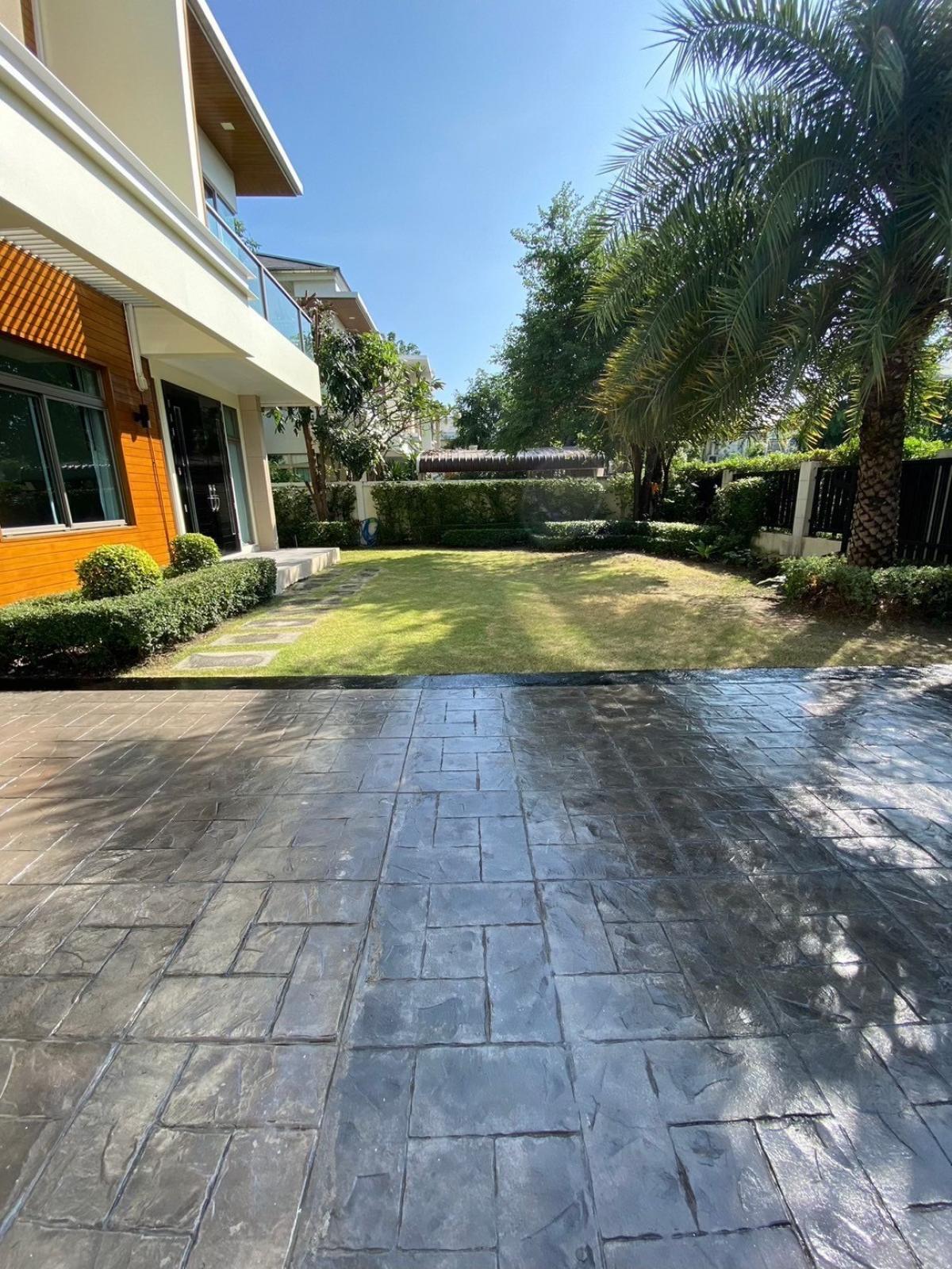 For RentHouseLadkrabang, Suwannaphum Airport : Luxury house, 4 bedrooms, with a spacious area of 246 sq m, Sukhumvit 77 area. Rent or buy near BTS On Nut, starting at only 165,000 baht/month.