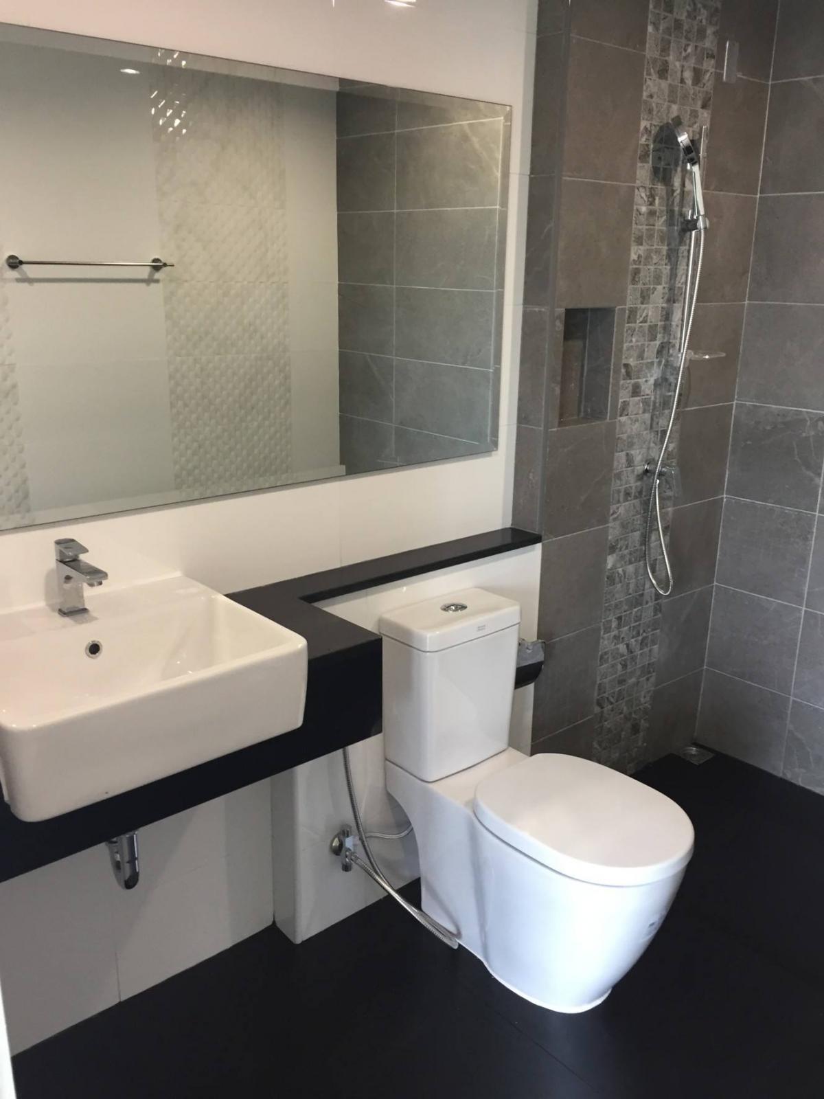 For SaleTownhomeBangna, Bearing, Lasalle : 3-story home office in the heart of Bangna Can rent or buy, next to the main road, easy to get in and out!