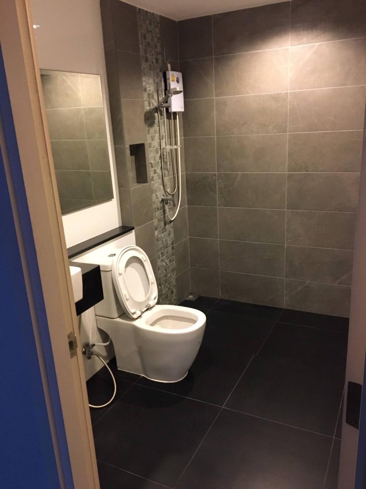 For SaleTownhomeBangna, Bearing, Lasalle : 3-story home office in the heart of Bangna Can rent or buy, next to the main road, easy to get in and out!