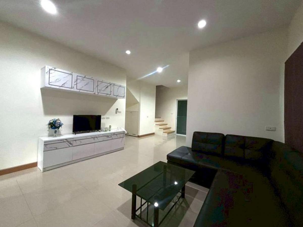 For RentTownhomePattanakan, Srinakarin : Beautiful house, 3 bedrooms, 3 bathrooms, Villette City, Phatthanakan 38, ready to move in. Can rent or buy, good price, near BTS On Nut-Udomsuk.