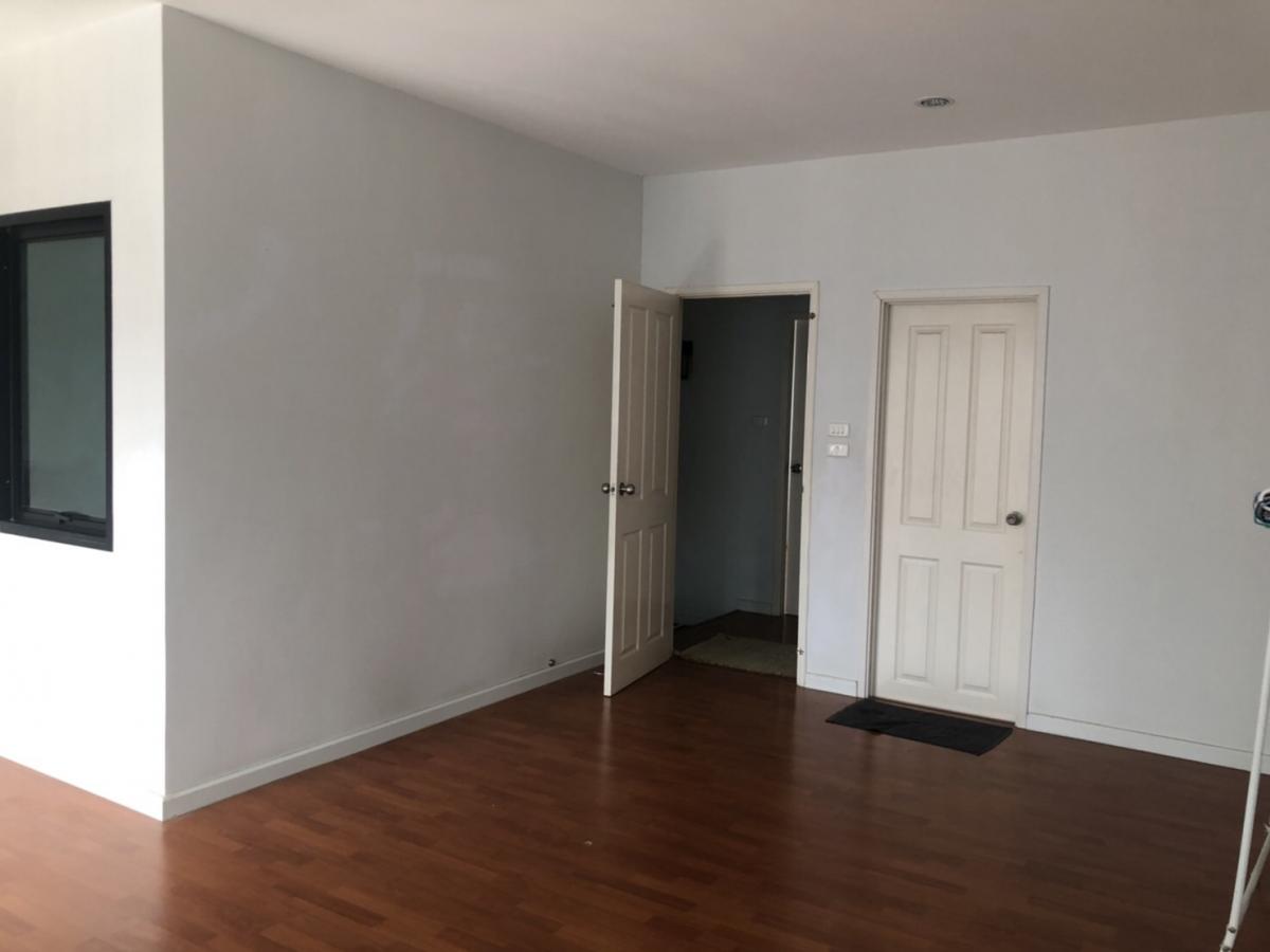 For SaleTownhomeLadkrabang, Suwannaphum Airport : Beautiful house, 3 bedrooms, in the heart of On Nut-Udomsuk, only 4 million. Cheap rent 22,000 baht/month, ready to move in immediately!