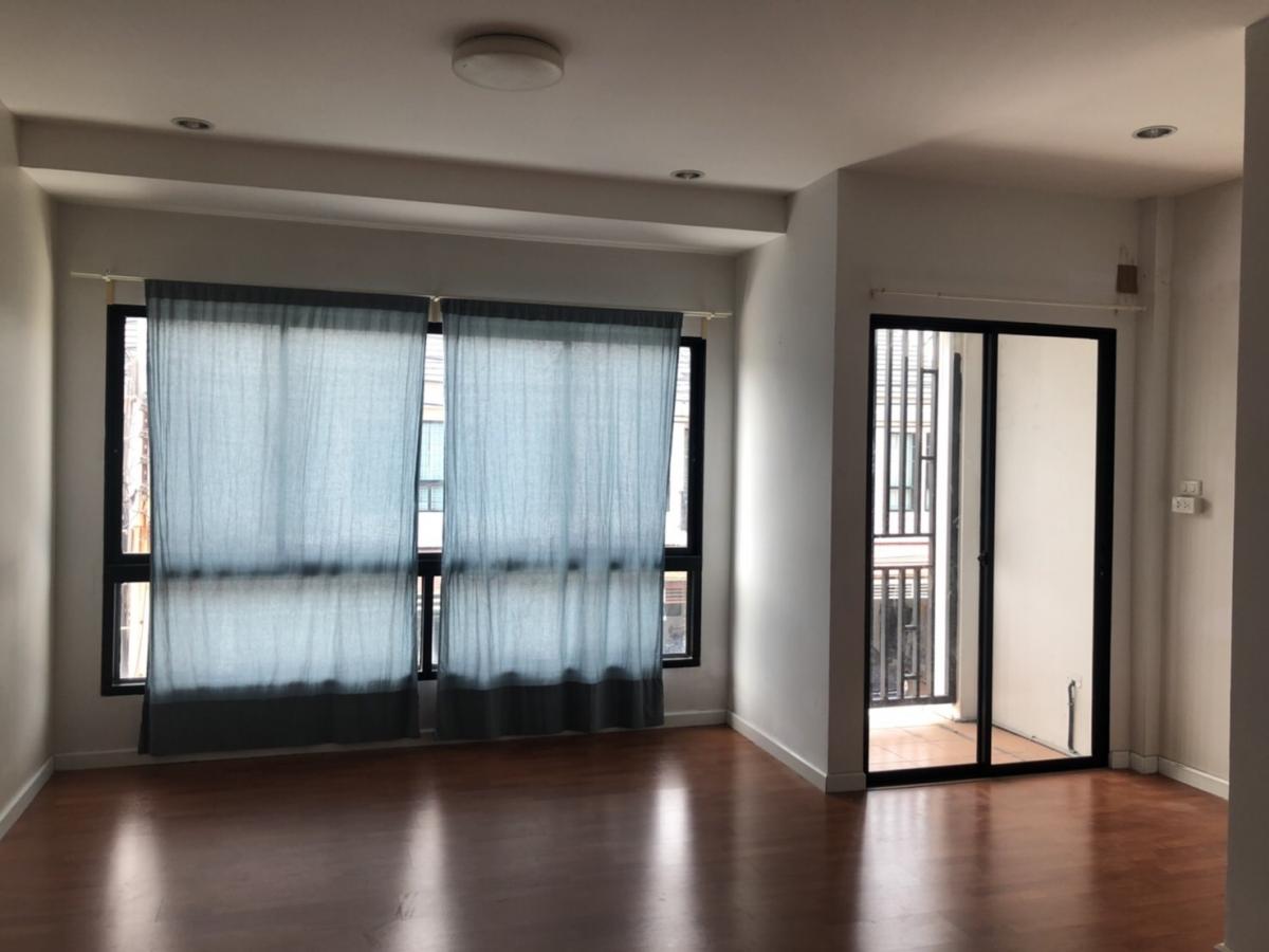 For SaleTownhomeLadkrabang, Suwannaphum Airport : Beautiful house, 3 bedrooms, in the heart of On Nut-Udomsuk, only 4 million. Cheap rent 22,000 baht/month, ready to move in immediately!