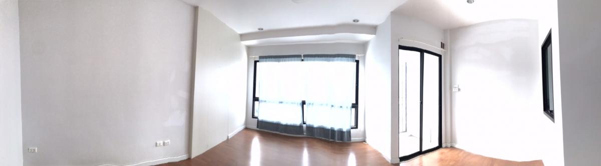 For SaleTownhomeLadkrabang, Suwannaphum Airport : Beautiful house, 3 bedrooms, in the heart of On Nut-Udomsuk, only 4 million. Cheap rent 22,000 baht/month, ready to move in immediately!