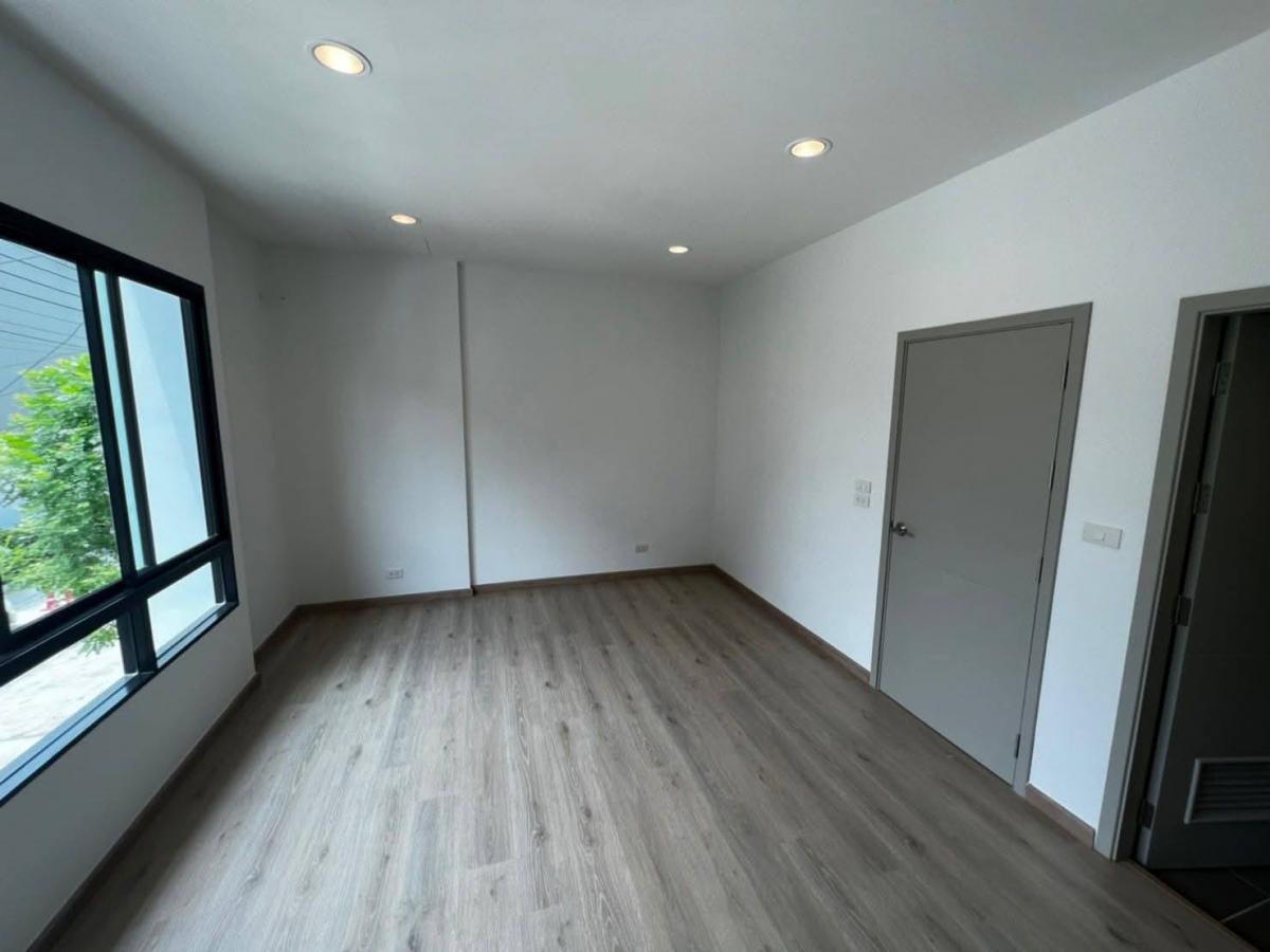 ให้เช่าทาวน์โฮมนวมินทร์ รามอินทรา : 28/02/2026, บ้านเดี่ยว 4 ห้องนอน 3 ห้องน้ำ พร้อมพื้นที่กว้าง 170 ตร.ม. ใจกลางรามอินทรา เช่าพร้อมเข้าอยู่ แค่ 45,000 บาท/เดือน ที่ Premium Place Phaholyothin-Ramintra