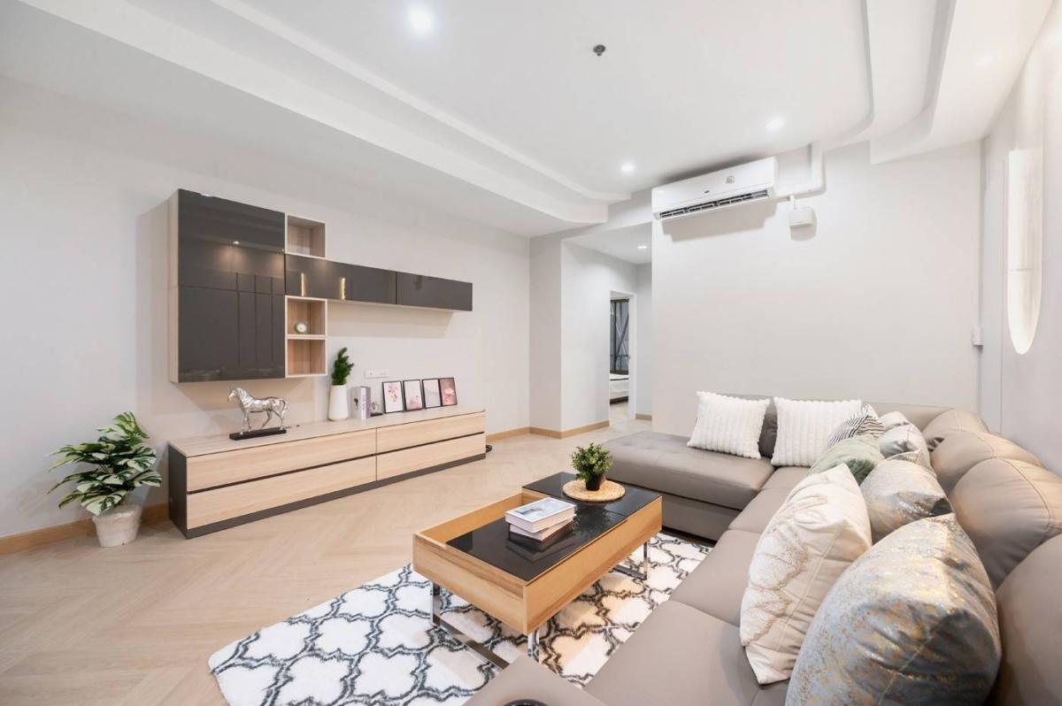 For SaleCondoWongwianyai, Charoennakor : 24/03/2026, Luxury condo with 2 bedrooms in the heart of the city, next to BTS Krung ThonburiBaan Chaopraya, priced at 6 million, with full amenities! 0642748883