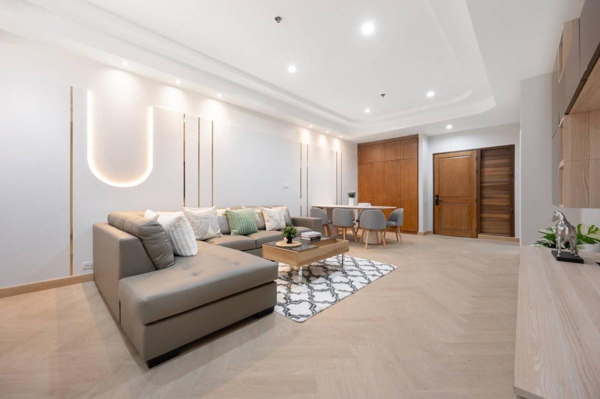 For SaleCondoWongwianyai, Charoennakor : 24/03/2026, Luxury condo with 2 bedrooms in the heart of the city, next to BTS Krung ThonburiBaan Chaopraya, priced at 6 million, with full amenities! 0642748883