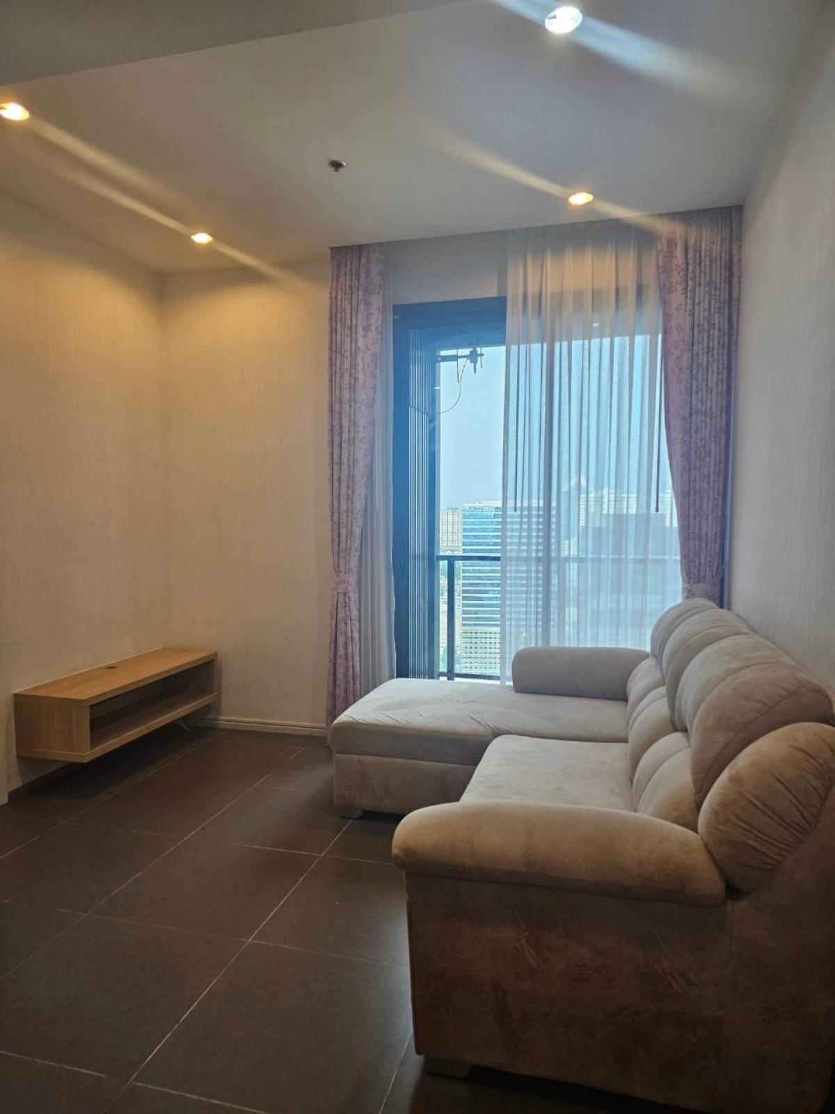 For RentCondoLadprao, Central Ladprao : 03/04/2026, Beautiful 1-bedroom condo in the heart of Lat Phrao, close to BTS/MRT
with a swimming pool and fitness center, at a great price of 25,000 baht/month! 0642748883