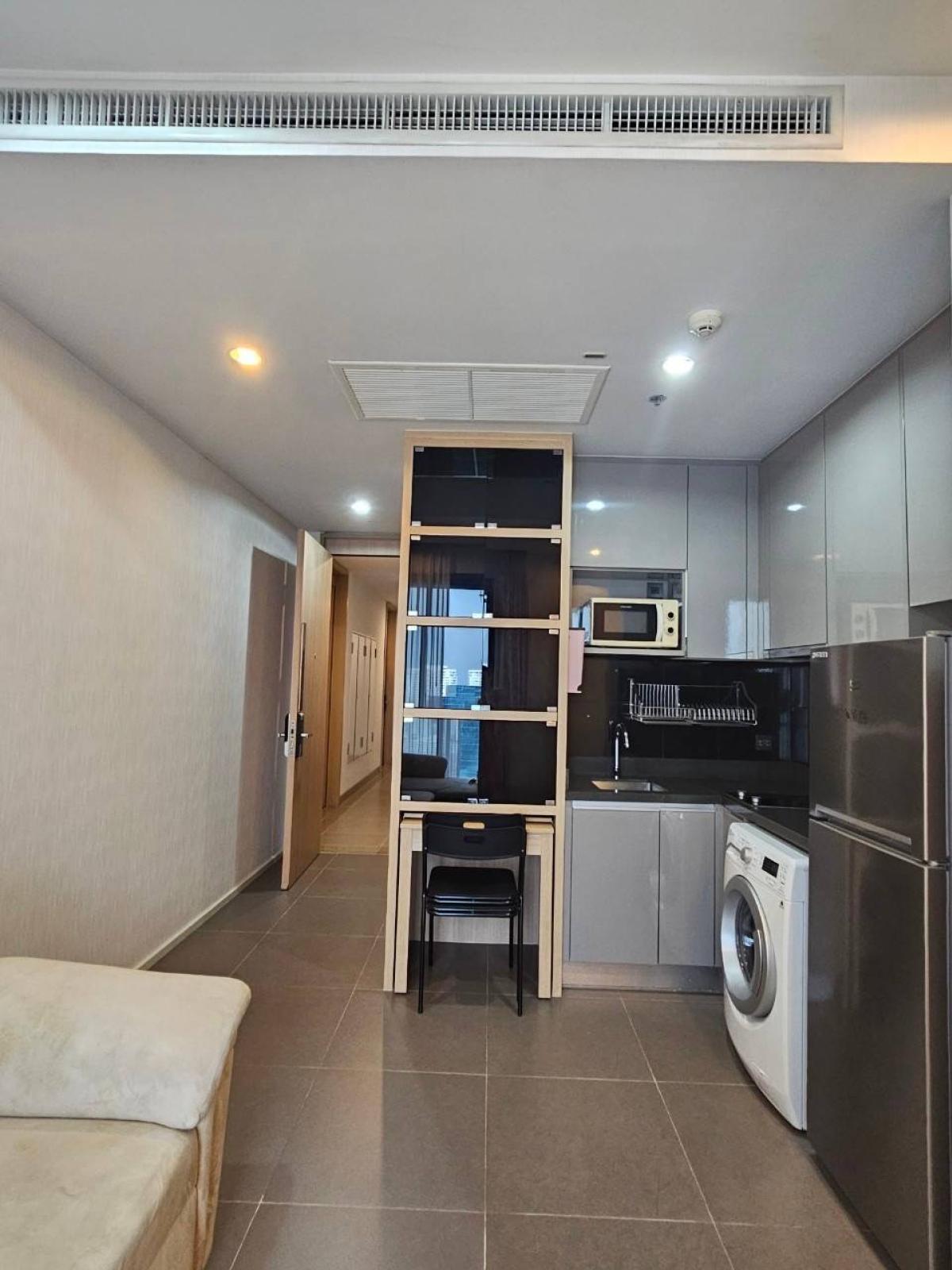 For RentCondoLadprao, Central Ladprao : 03/04/2026, Beautiful 1-bedroom condo in the heart of Lat Phrao, close to BTS/MRT
with a swimming pool and fitness center, at a great price of 25,000 baht/month! 0642748883