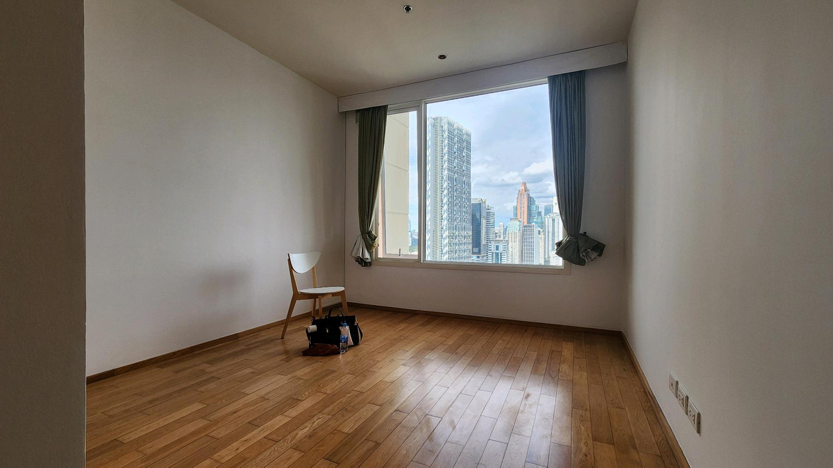 ขายคอนโดสาทร นราธิวาส : The Empire Place | ขาย 1 ห้องนอน ราคาดี ชั้นสูง ห้องยังสภาพดีมาก น่าอยู่ ทิศตะวันออก สามารถเอาไปตกแต่งเพิ่มตามแบบที่ชอบได้ง่าย