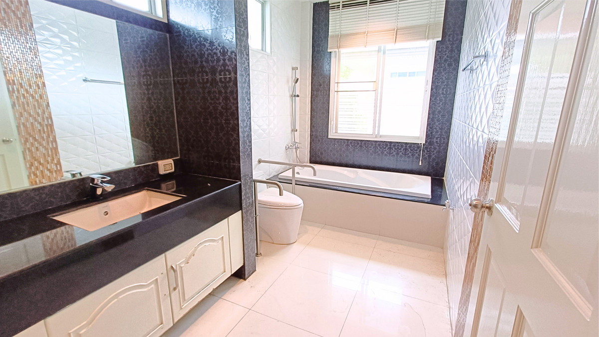 ขายบ้านพัฒนาการ ศรีนครินทร์ : ขาย พร้อมผู้เช่า yield 7.5%+ หมู่บ้านณุศาศิริ พระราม9-กรุงเทพกรีฑา มีลิฟท์ มีห้องแม่บ้าน 91 ตร.ว.  4ห้องนอน 4ห้องน้ำ  รีโนเวทใหม่ เดินน้ำ-ไฟใหม่ บ้านไม่ทรุด