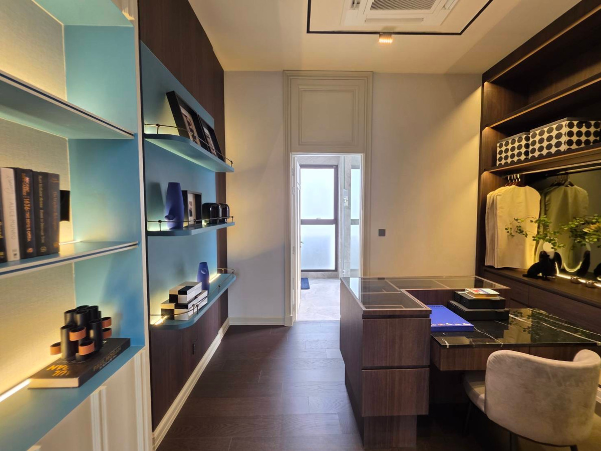 ขายบ้านพัฒนาการ ศรีนครินทร์ : Connoisseur Pattanakarn 32: 210.2 sqwah  952sqm. 6bed 7bath Fully Furnished 169,000,000 Am: 0656199198