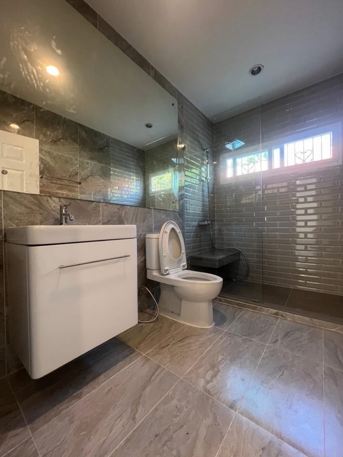 ให้เช่าร้านค้า/ตลาดนัดบางนา แบริ่ง ลาซาล : บ้านบางนา สำหรับ ออฟฟิศ / Nursury / Preschool / Nursing Home / Wellness Anti-aging Clinic 