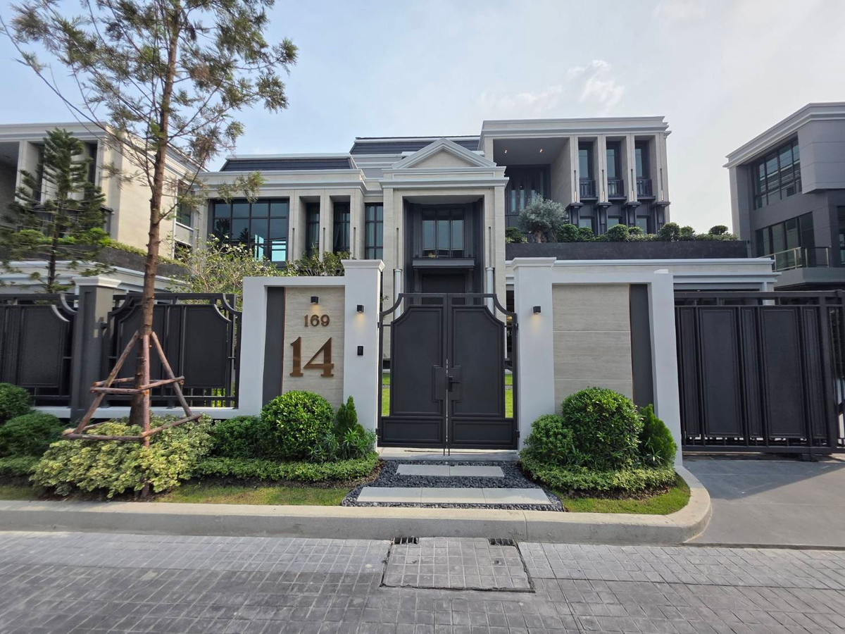 ขายบ้านพัฒนาการ ศรีนครินทร์ : Connoisseur Pattanakarn 32: 210.2 sqwah  952sqm. 6bed 7bath Fully Furnished 169,000,000 Am: 0656199198