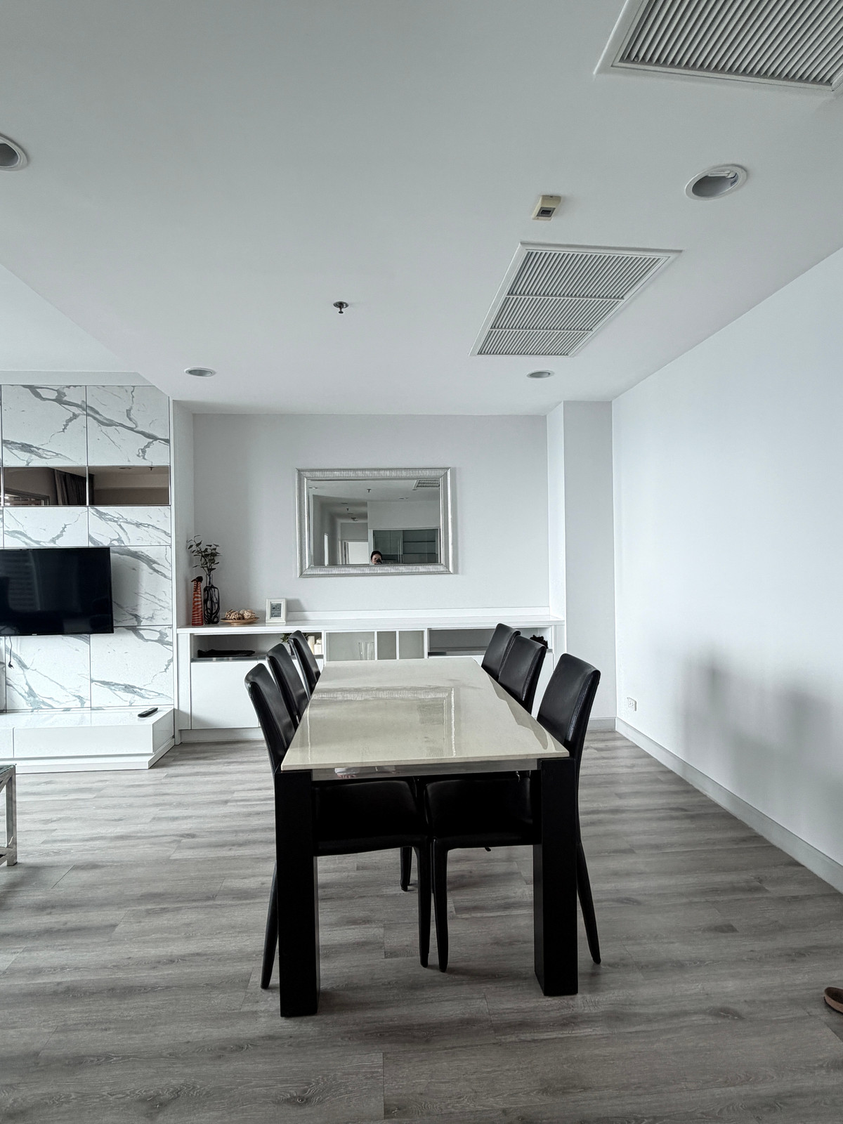 ขายคอนโดสาทร นราธิวาส : ขายด่วน! ห้อง  Rare Uint! ใจกลางสาทร เซนต์หลุยส์ ใกล้ เพียง 300 เมตร หายากมาก ๆๆๆ จะซื้ออยู่เอง หรือลงทุนก็คุ้มแน่นอน สนใจติดต่อ 08/76358339 