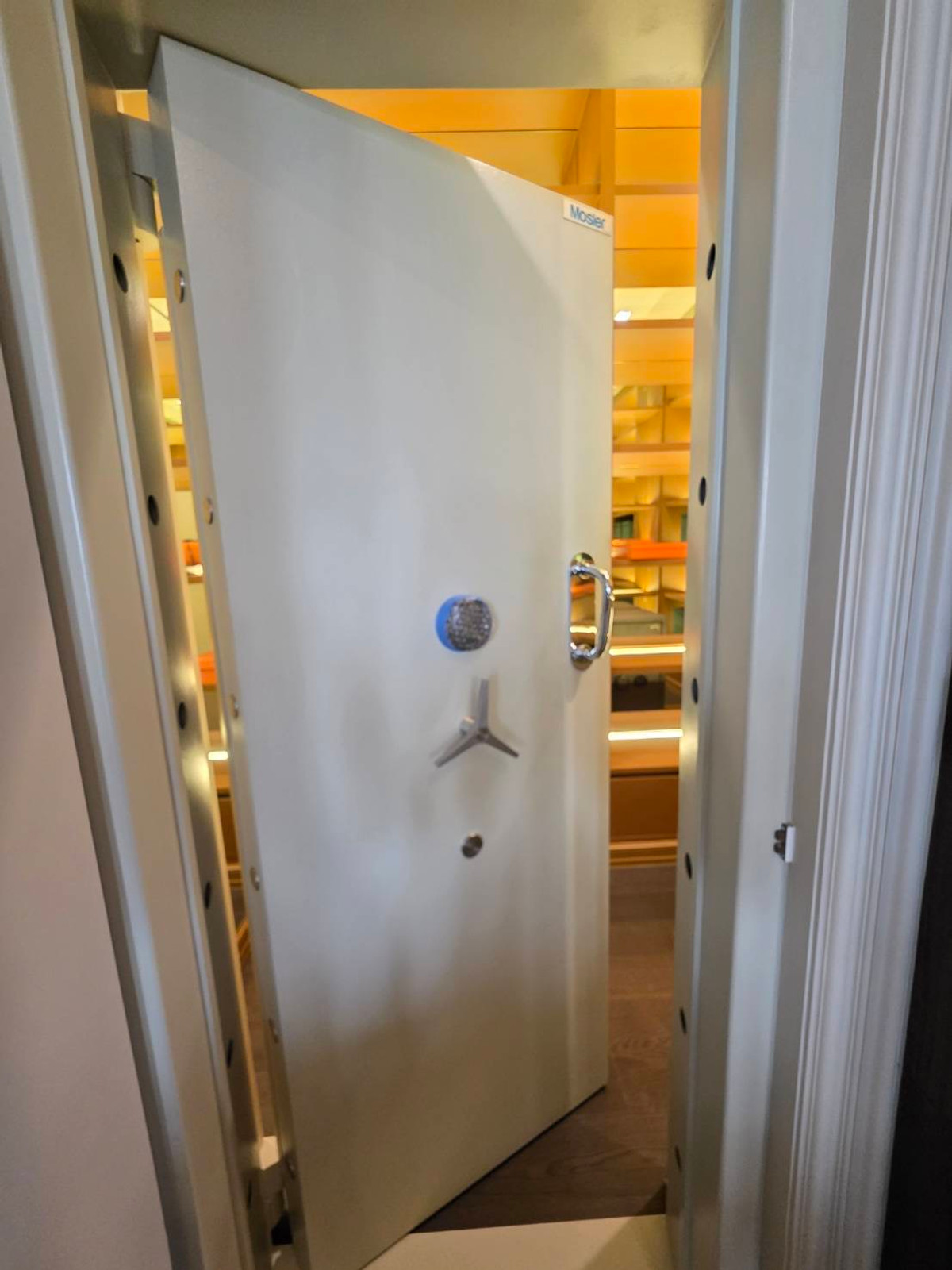 ขายบ้านพัฒนาการ ศรีนครินทร์ : Connoisseur Pattanakarn 32: 210.2 sqwah  952sqm. 6bed 7bath Fully Furnished 169,000,000 Am: 0656199198