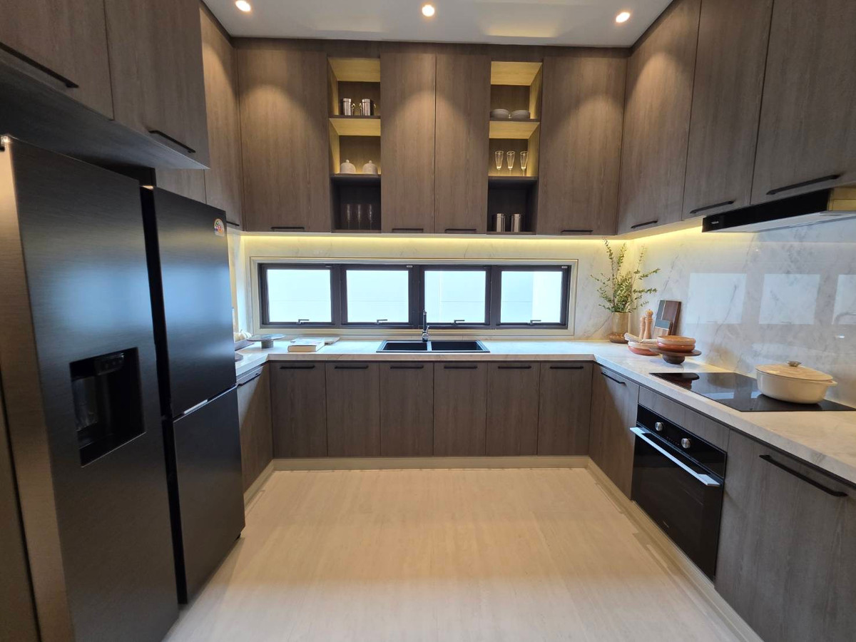 ขายบ้านพัฒนาการ ศรีนครินทร์ : Connoisseur Pattanakarn 32: 210.2 sqwah  952sqm. 6bed 7bath Fully Furnished 169,000,000 Am: 0656199198