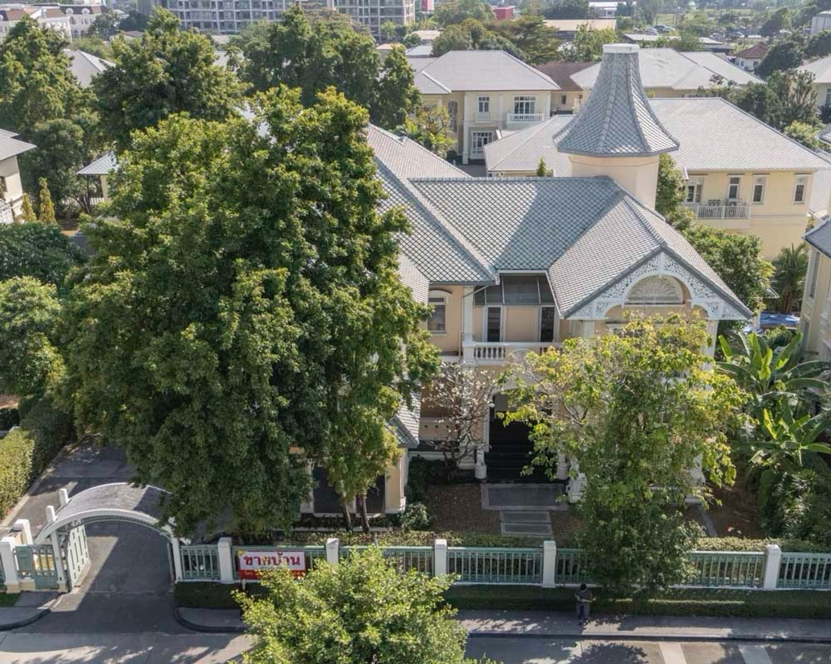 For SaleHouseKaset Nawamin,Ladplakao : For sale: The Royal Residence, single house along the Ramintra-Ekamai Expressway, 268 sq m.