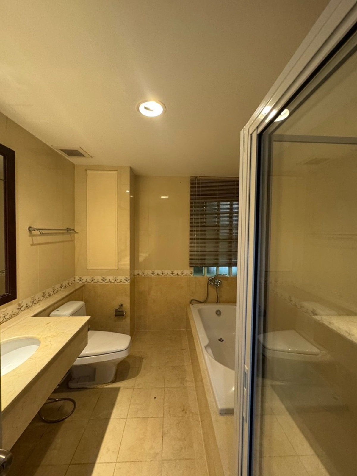 ขายคอนโดสาทร นราธิวาส : The Bangkok Condo – Narathiwas 3Bed Low-rise Feel / Easy Access 180sqm 15.9 MB