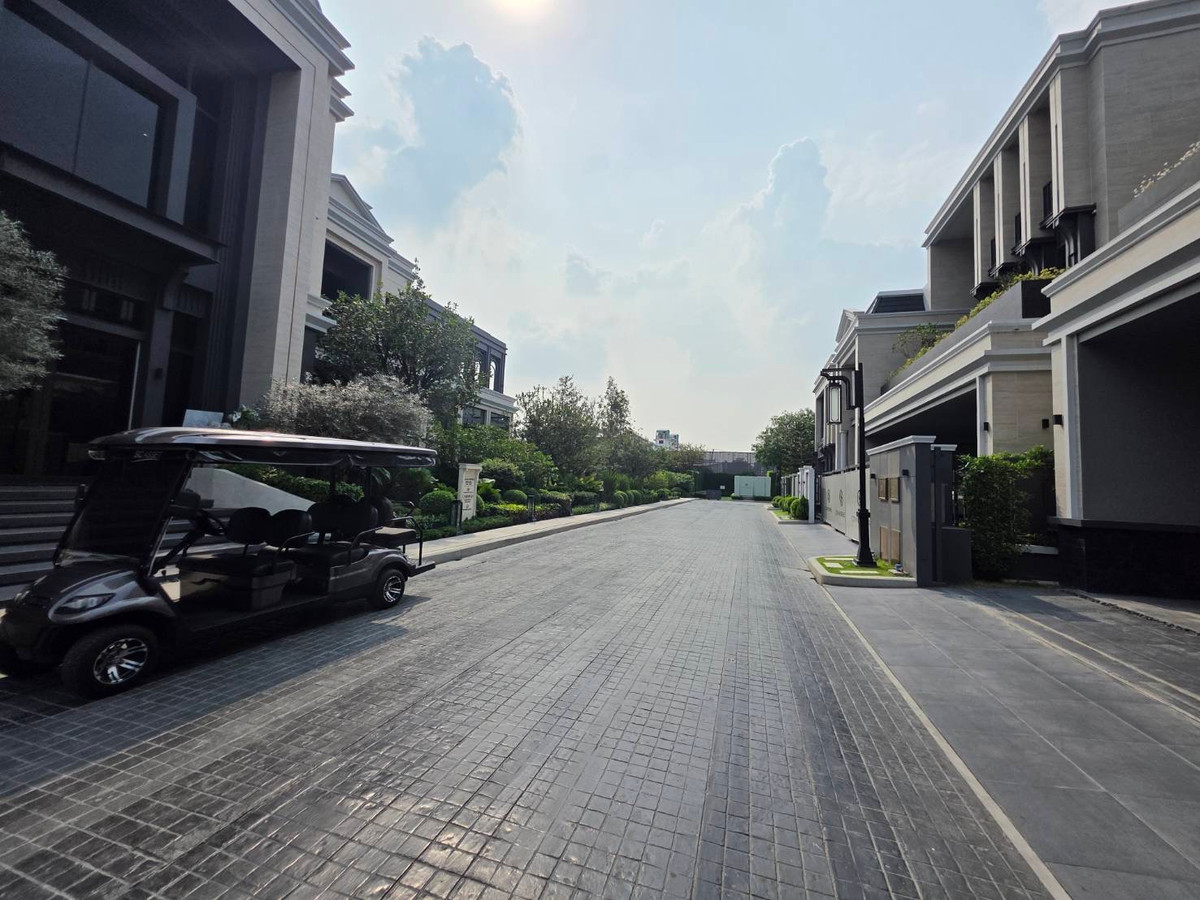 ขายบ้านพัฒนาการ ศรีนครินทร์ : Connoisseur Pattanakarn 32: 137.80 sqwah  952sqm. 6bed 7bath Fully Fitted 110,000,000 Am: 0656199198