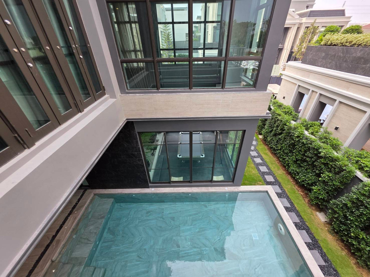 ขายบ้านพัฒนาการ ศรีนครินทร์ : Connoisseur Pattanakarn 32: 210.2 sqwah  952sqm. 6bed 7bath Fully Furnished 169,000,000 Am: 0656199198