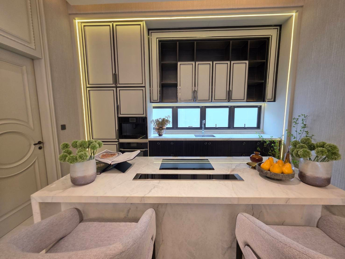 ขายบ้านพัฒนาการ ศรีนครินทร์ : Connoisseur Pattanakarn 32: 210.2 sqwah  952sqm. 6bed 7bath Fully Furnished 169,000,000 Am: 0656199198