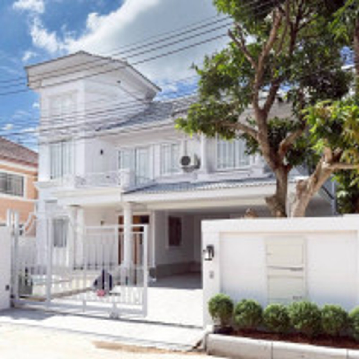 For SaleHousePattaya, Bangsaen, Chonburi : Single house, Park Avenue, central Pattaya, 4 bedrooms, 3 bathrooms, 1 ngan, 1 sq m, 16.88 million, renovated, all new built-ins, pool villa, private pool, large area with garden.