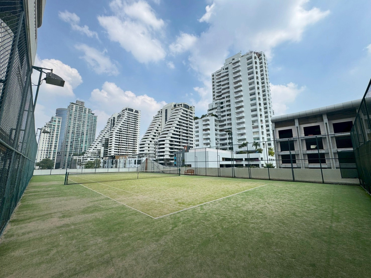 For RentSukhumvit, Asoke, Thonglor : Large Newly Renovated Apartment with Wide Balcony & Beautiful View – Phrom Phong  ** NO CO-AGENT **