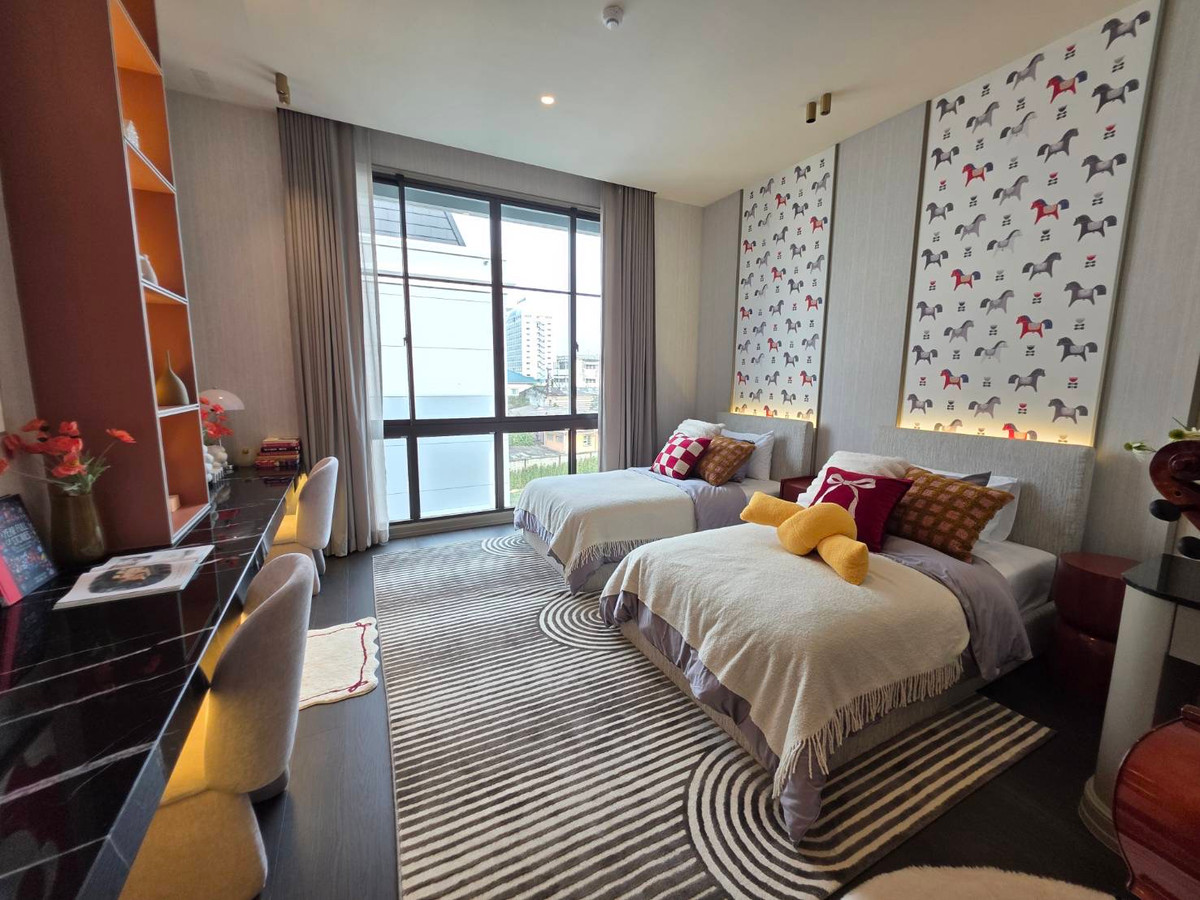 ขายบ้านพัฒนาการ ศรีนครินทร์ : Connoisseur Pattanakarn 32: 210.2 sqwah  952sqm. 6bed 7bath Fully Furnished 169,000,000 Am: 0656199198