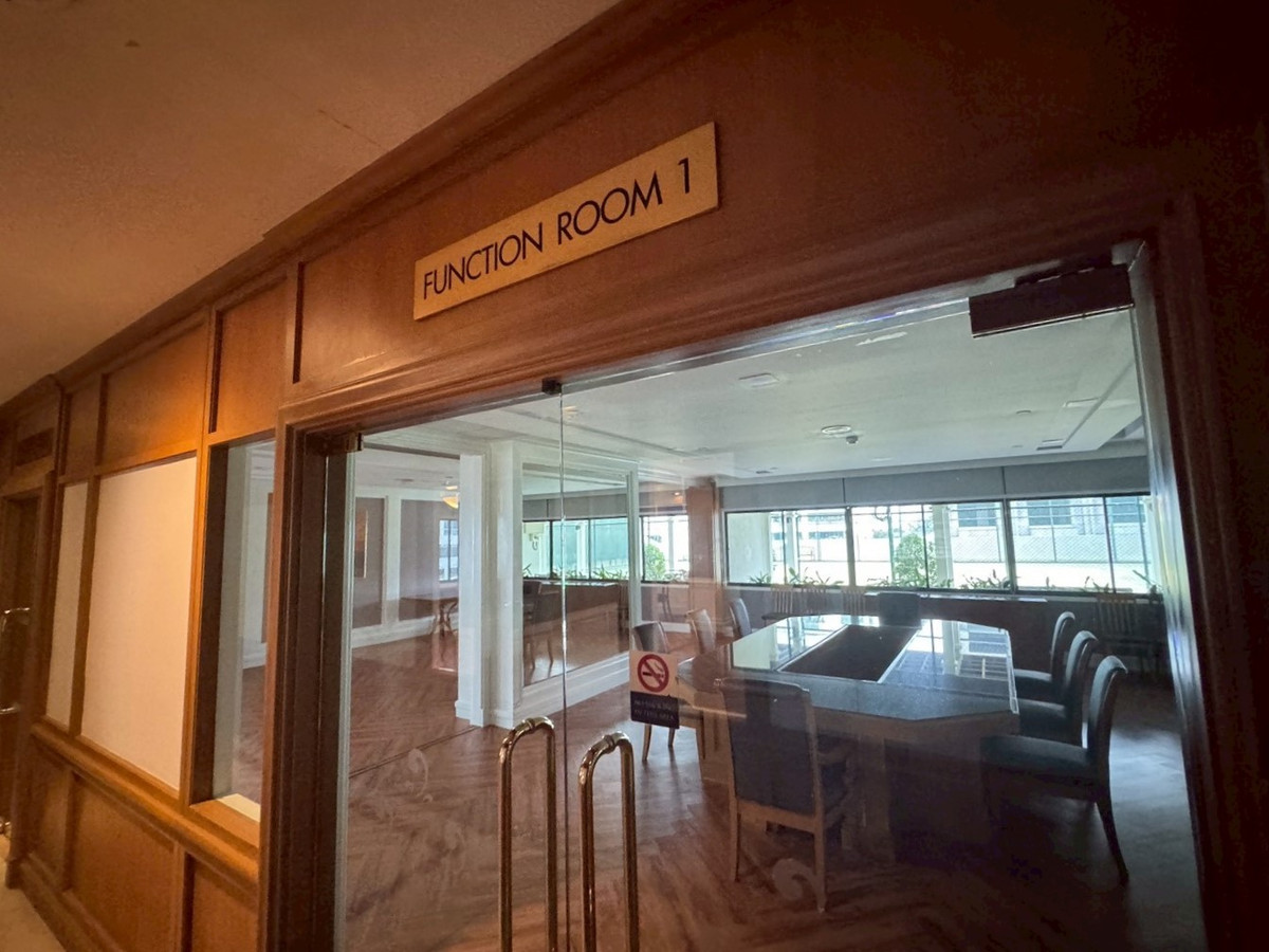 For RentSukhumvit, Asoke, Thonglor : Large Newly Renovated Apartment with Wide Balcony & Beautiful View – Phrom Phong  ** NO CO-AGENT **