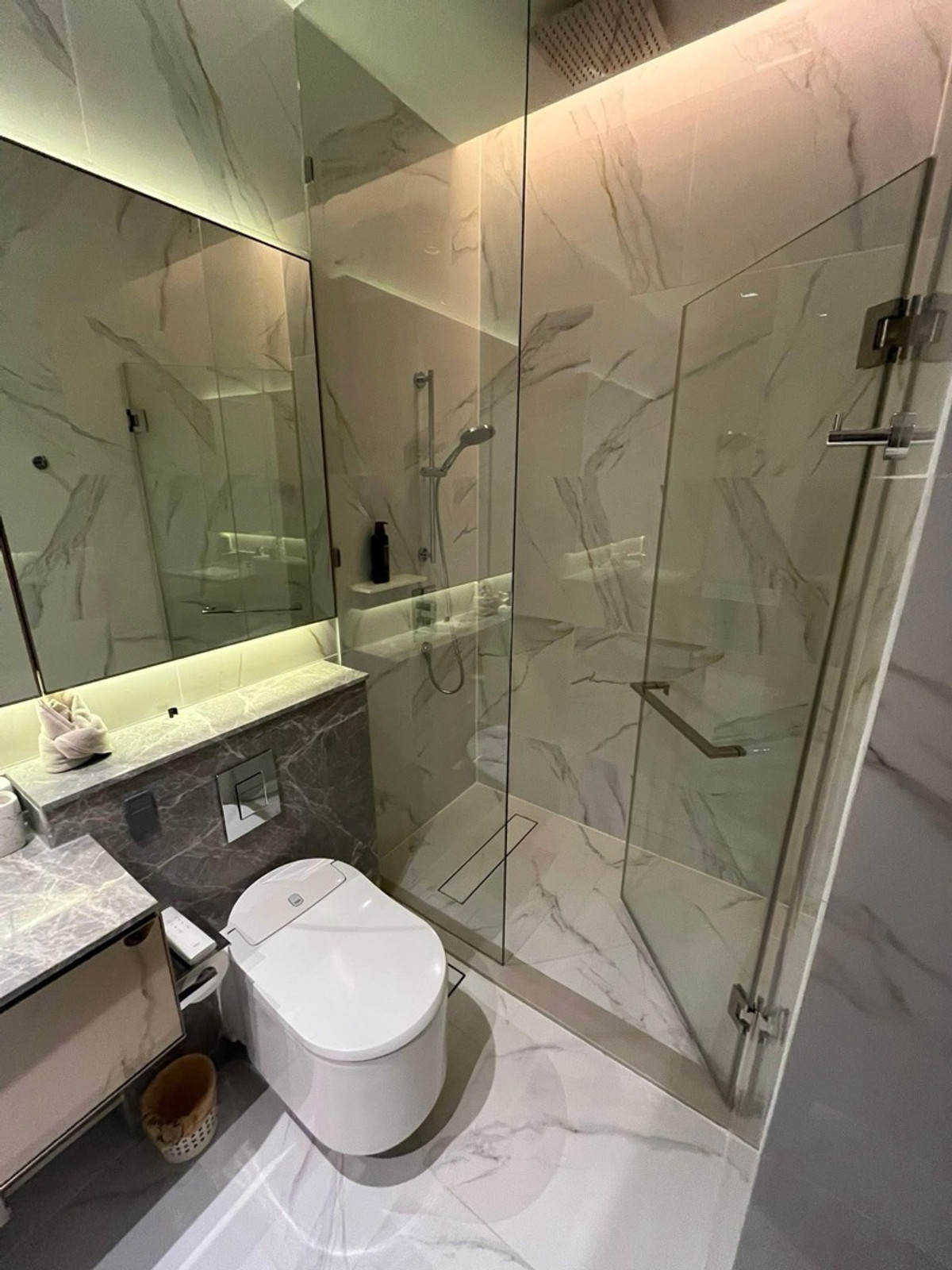 CondoSathorn, Narathiwat : Rare High-Floor Luxury Condominium with Panoramic Sathorn City Views