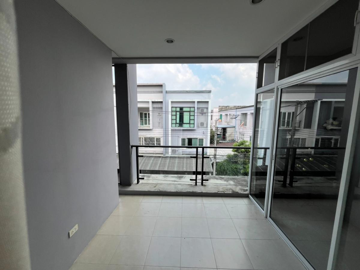 For SaleTownhomePattanakan, Srinakarin : 🏡 For sale with tenant, long-term lease 5 years,  The Exclusive Phatthanakan 44 Selling price 5.3 MB. | 📞 065-626-5636 (Kie)